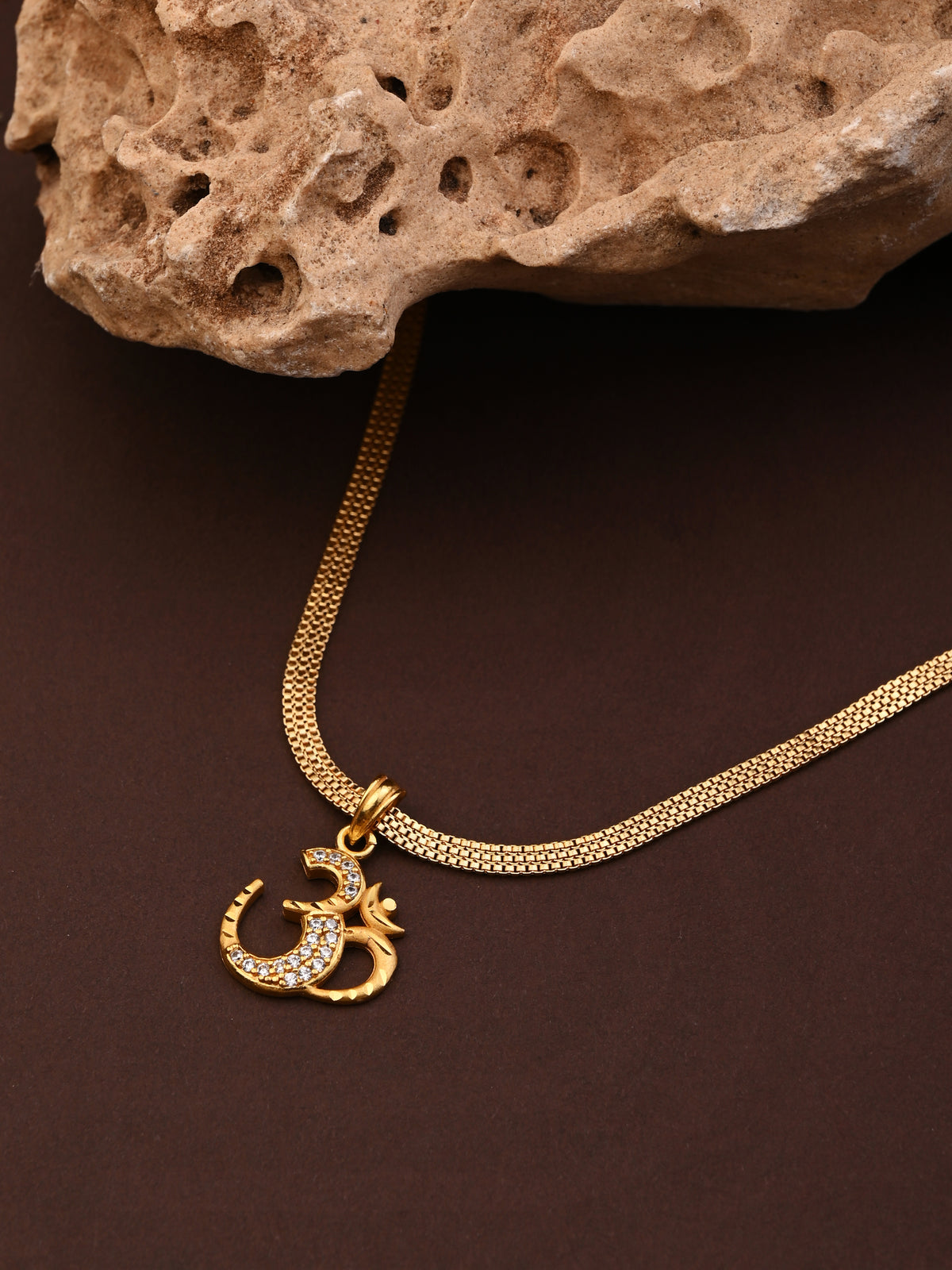 Gold Forming Chain Om Pendant Set