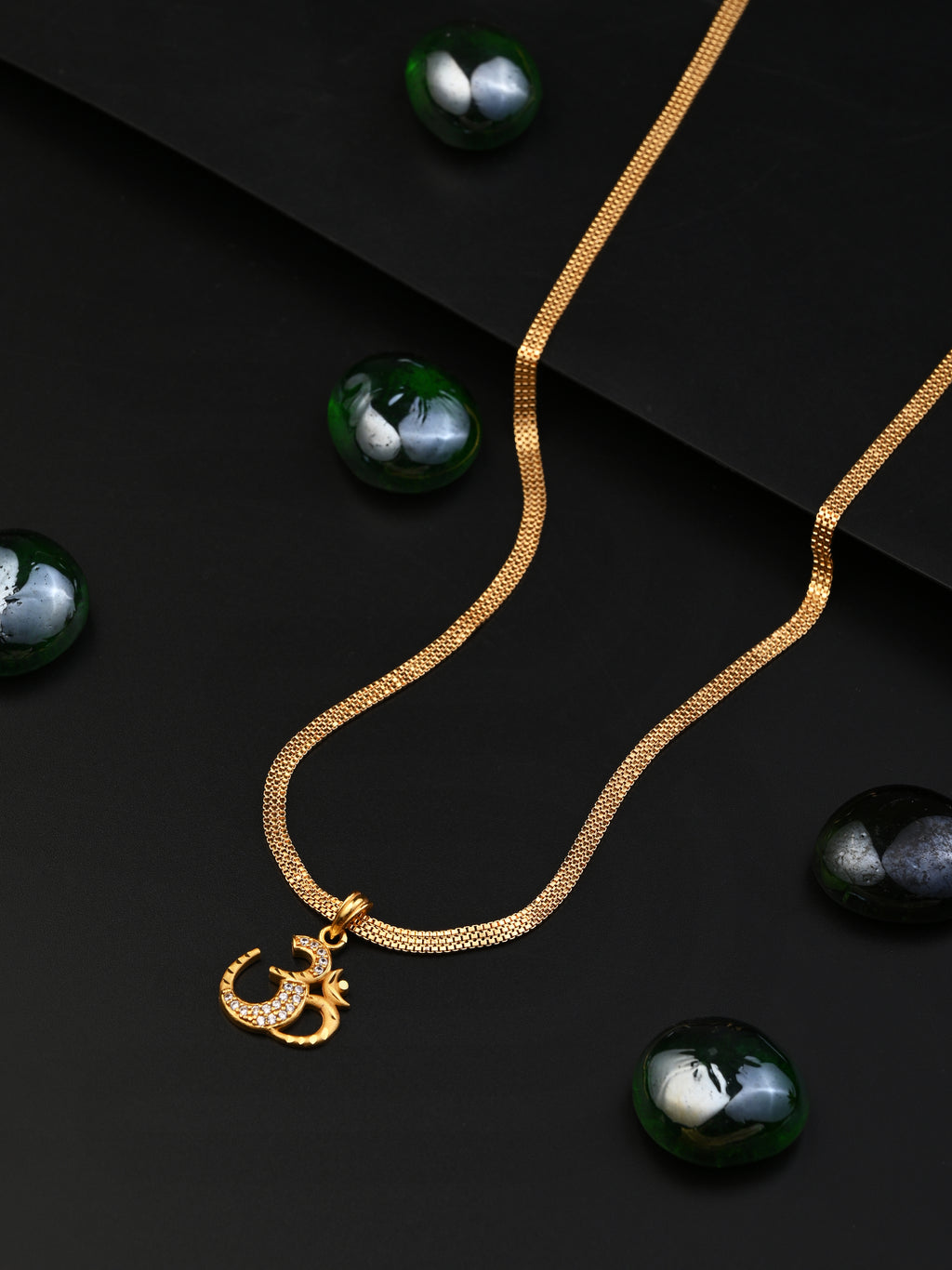 Gold Forming Chain Om Pendant Set