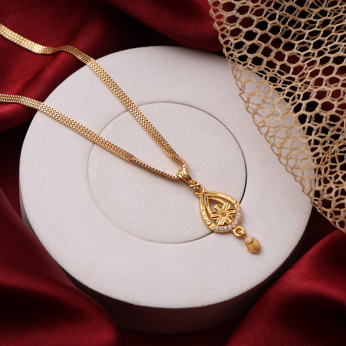 Latest Design Gold Forming Chain Pendant Set