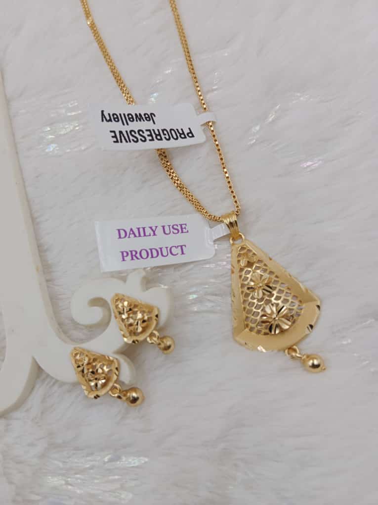 Gold Forming Chain Pendant Set with Tops