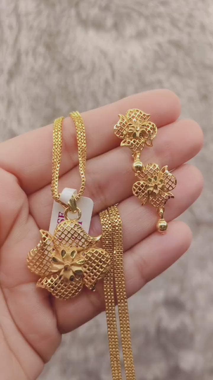 Gold Forming Chain Pendant Set with Tops