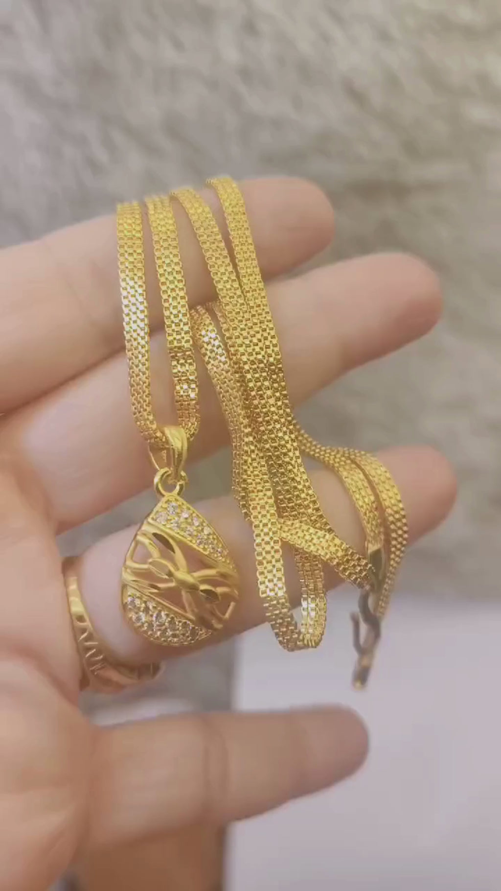 Gold Forming Chain Pendant Set